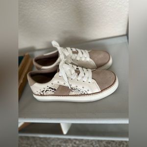 Suede, White, and Cheetah Print Crown Vintage Kalinda Sneakers! Size 6.5